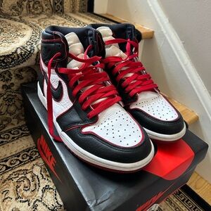 Nike Air Jordan 1 Retro OG “bloodline”